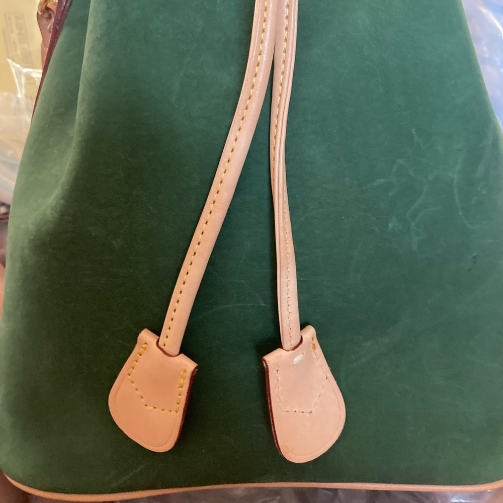 🎄GIFT IDEAS! Christmas 🎄 is coming! NWT Dooney & Bourke suede med drawstring - Picture 11 of 11